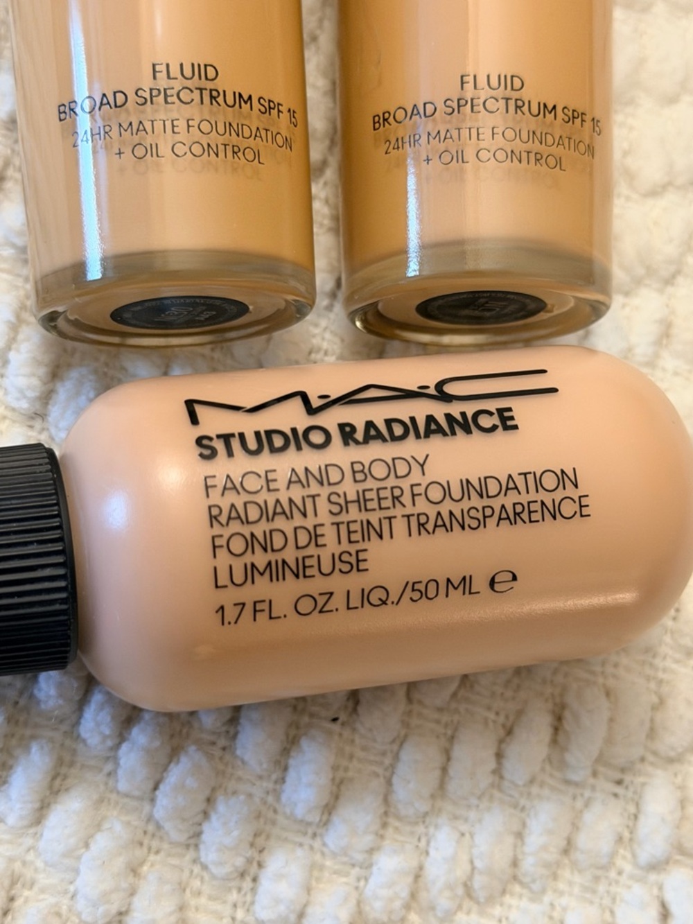🤍MAC Studio Fix & Studio Radiance Liquid Foundations Bundle🤍 - Picture 4 of 6